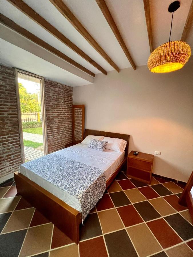 Colonial Airport Hotel *