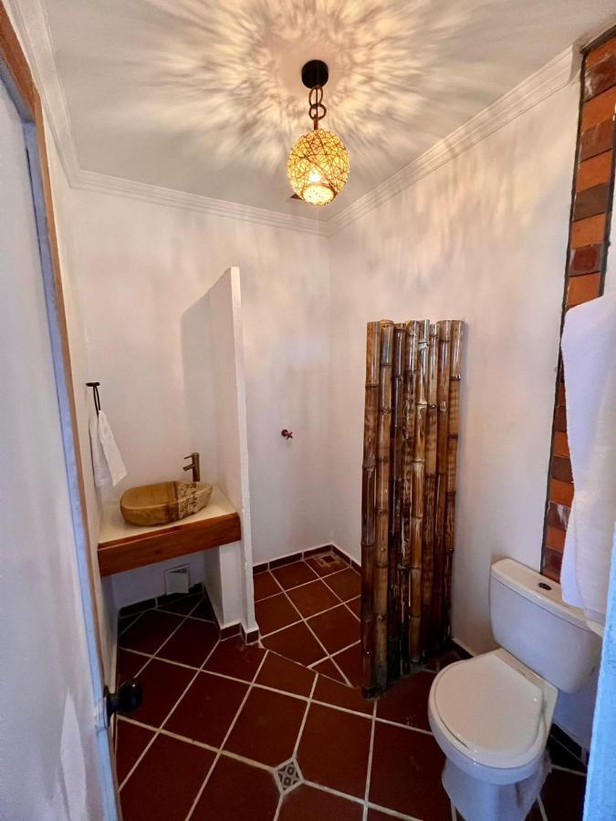 Colonial Airport Hotel *