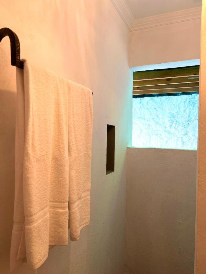 Colonial Airport Hotel