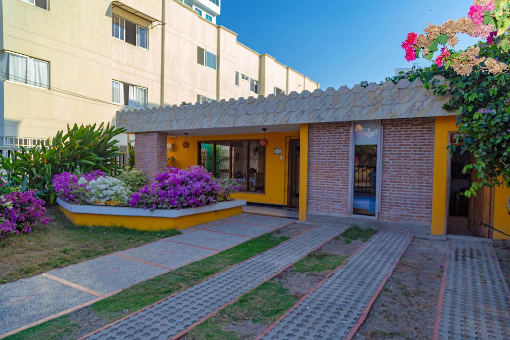 Colonial Airport Hotel *