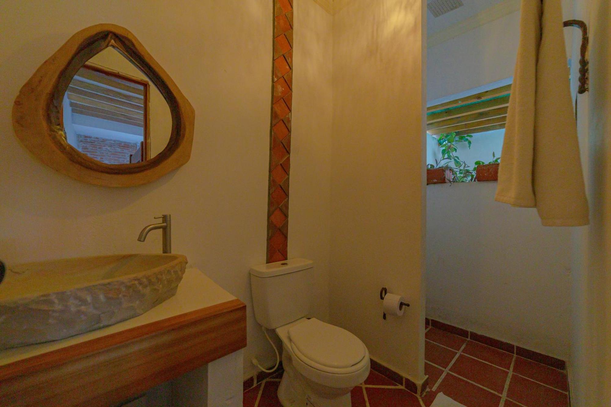 Colonial Airport Hotel