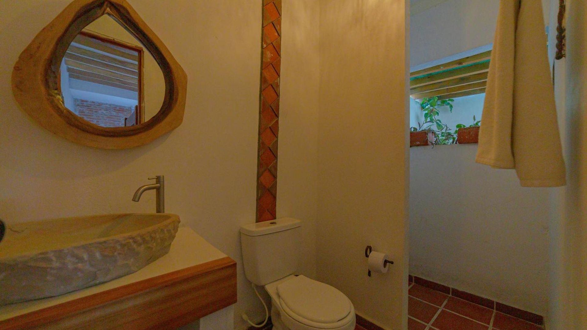 Colonial Airport Hotel