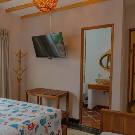 Colonial Airport Hotel *