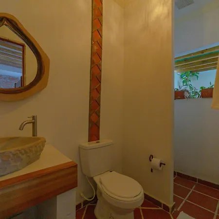 Colonial Airport Hotel