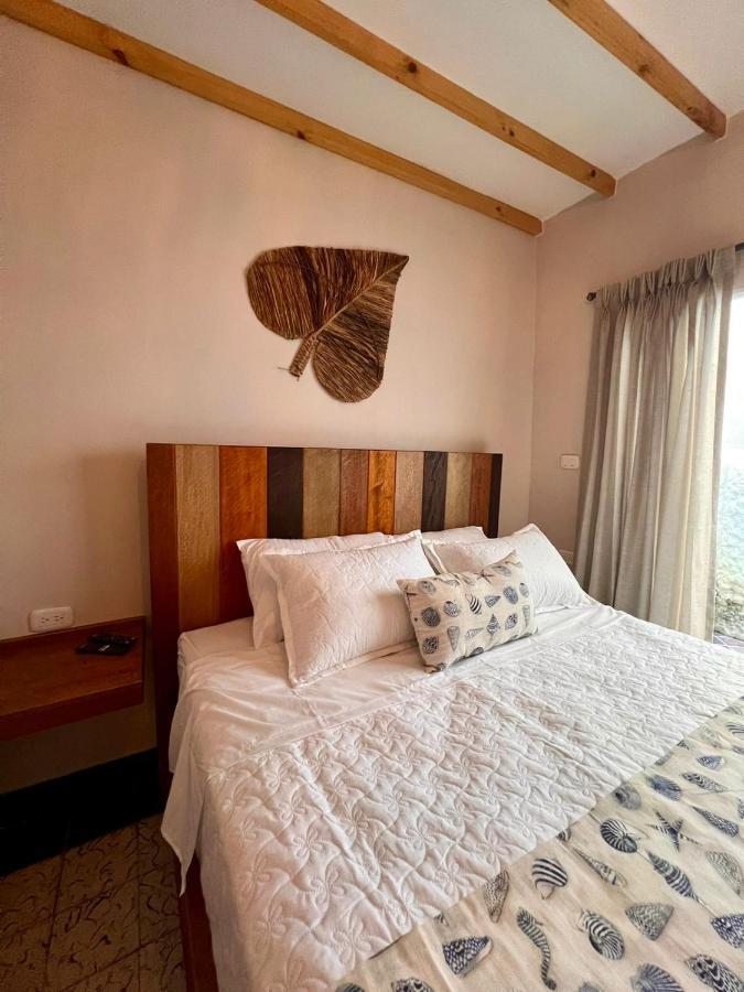 Colonial Airport Hotel *