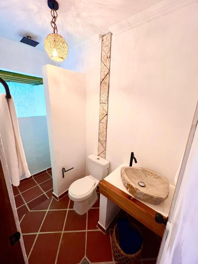 Colonial Airport Hotel *