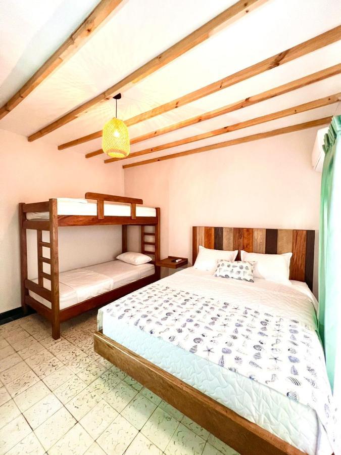 Colonial Airport Hotel *