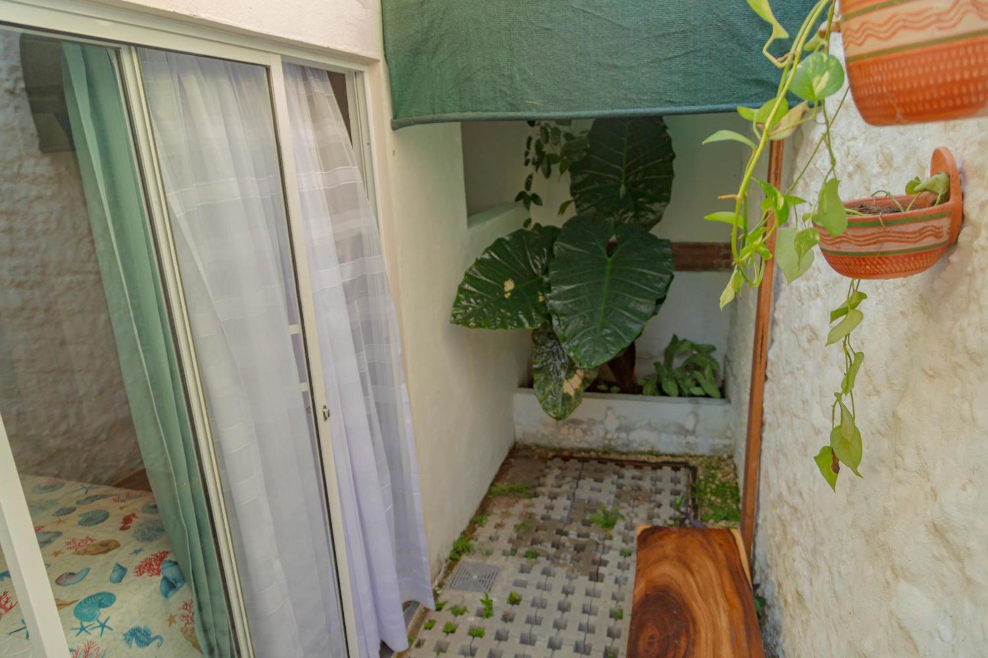 Colonial Airport Hotel