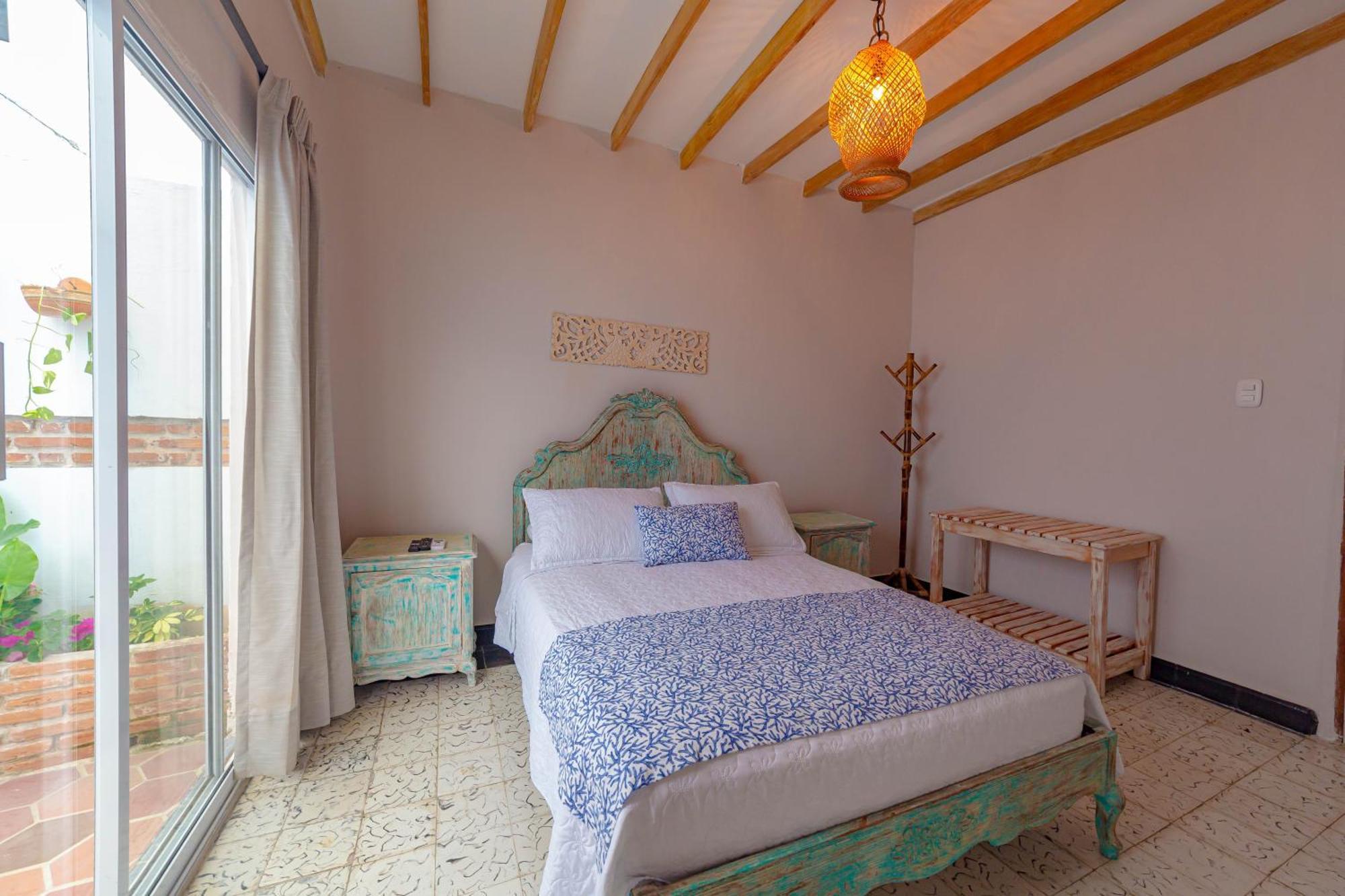 Colonial Airport Hotel