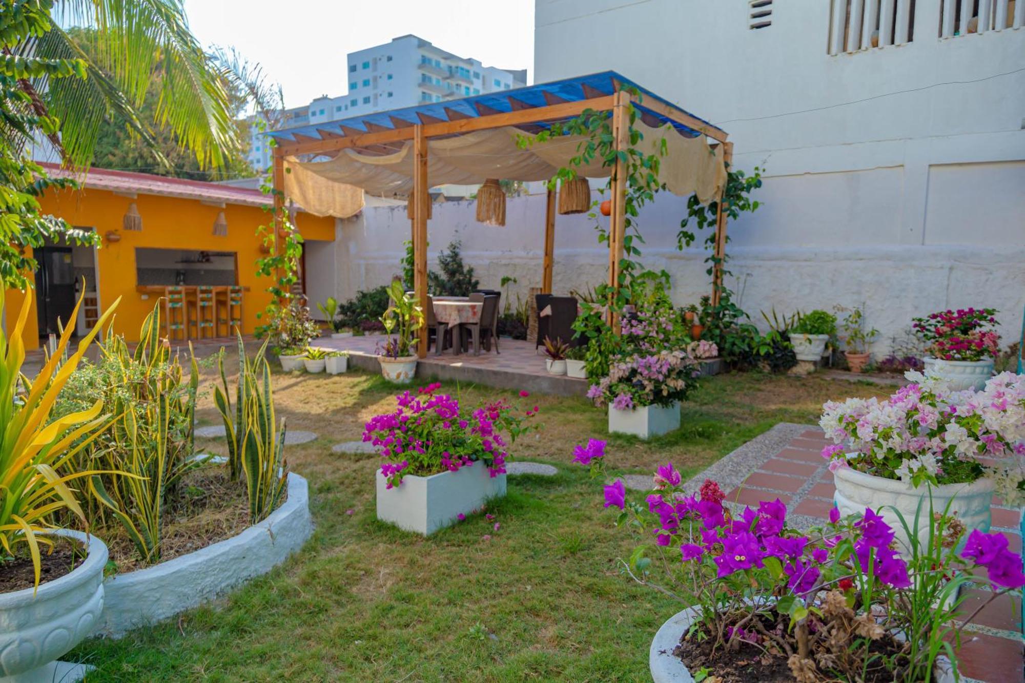 Colonial Airport Hotel